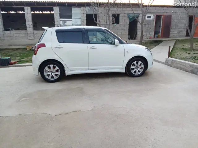 Suzuki Swift 2009 · 1.3 AT