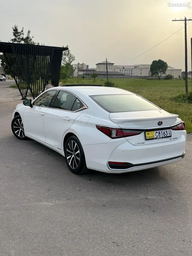 Lexus ES series 2019 · 3.0 AT
