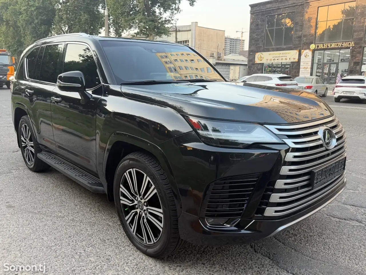 Lexus LX series 2022 · 5.0 AT