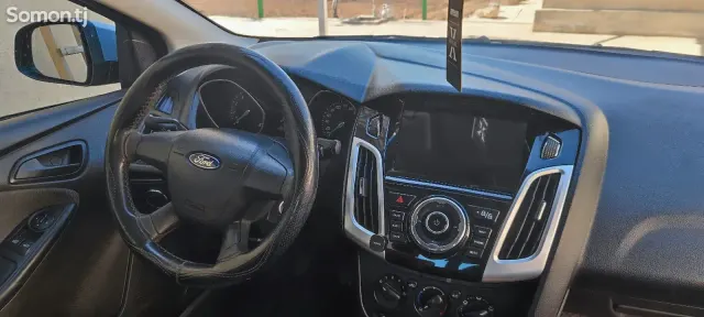 Ford Focus 2012 · 1.6 MT