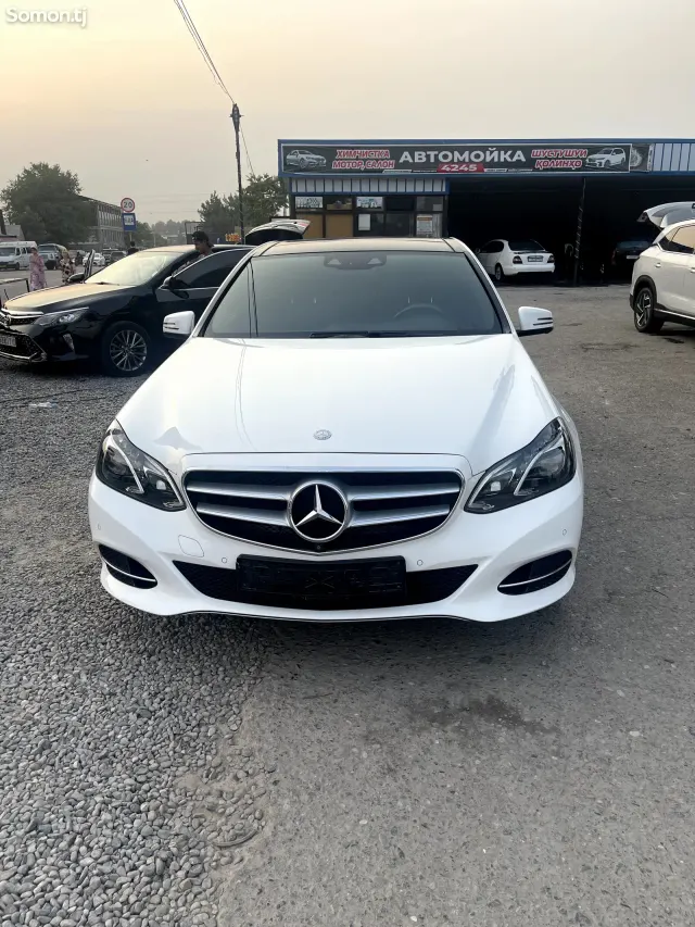 Mercedes-Benz E class 2015 · 3.5 AT