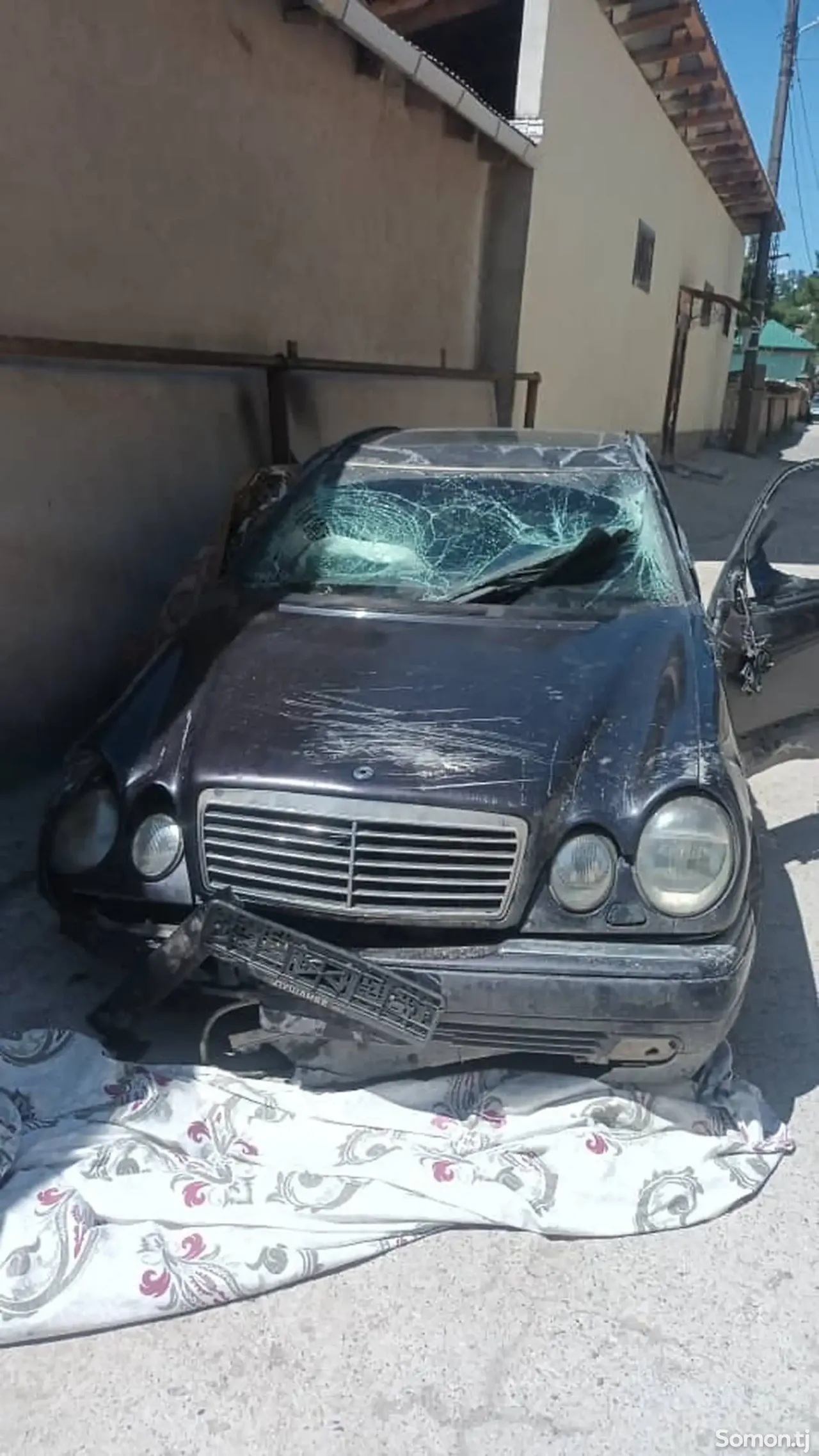 Mercedes-Benz E class 1996 · 2.3 AT