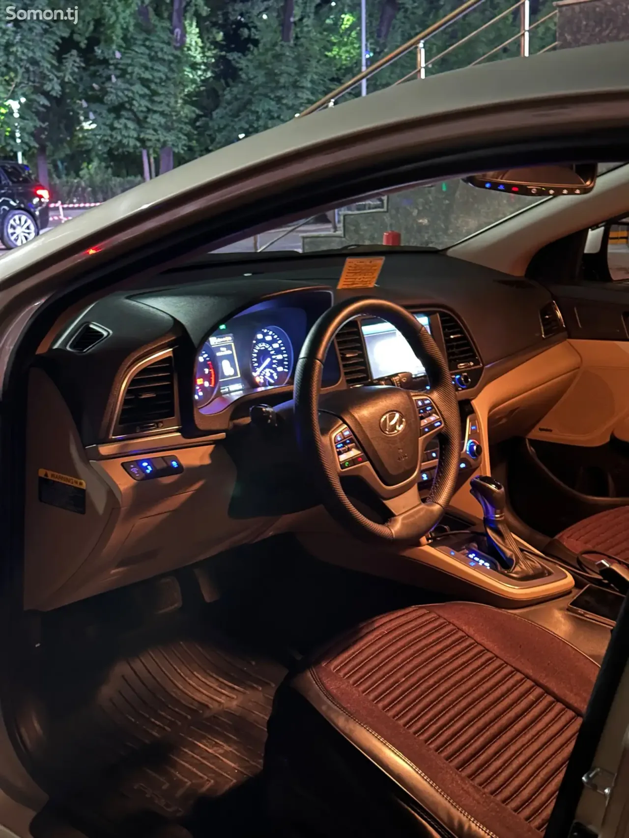 Hyundai Elantra 2017 · 2.0 AT
