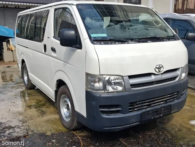 Toyota HiAce 2007 · 2.4 MT