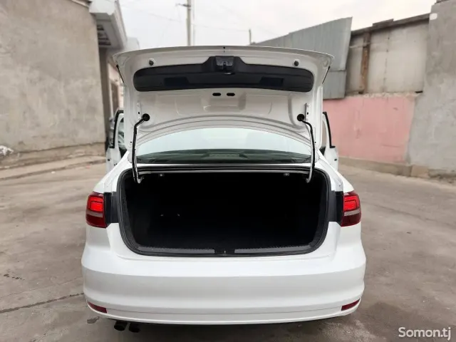 Volkswagen Jetta 2017 · 1.8 AT