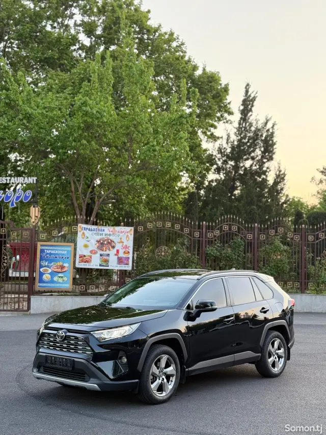 Toyota RAV 4 2020 · 2.5 AT