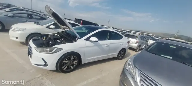 Hyundai Elantra 2018 · 1.6 AT