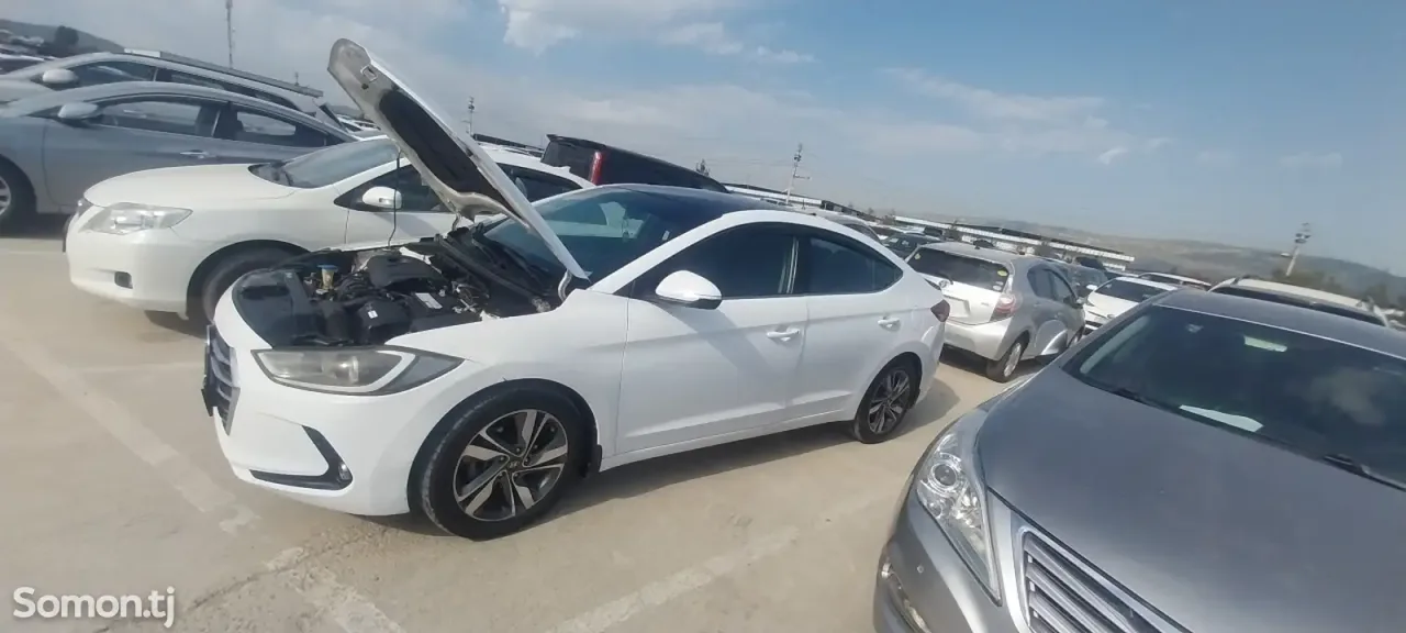 Hyundai Elantra 2018 · 1.6 AT