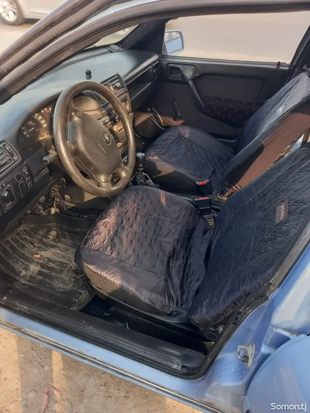Opel Vectra A 1994 · 1.6 MT