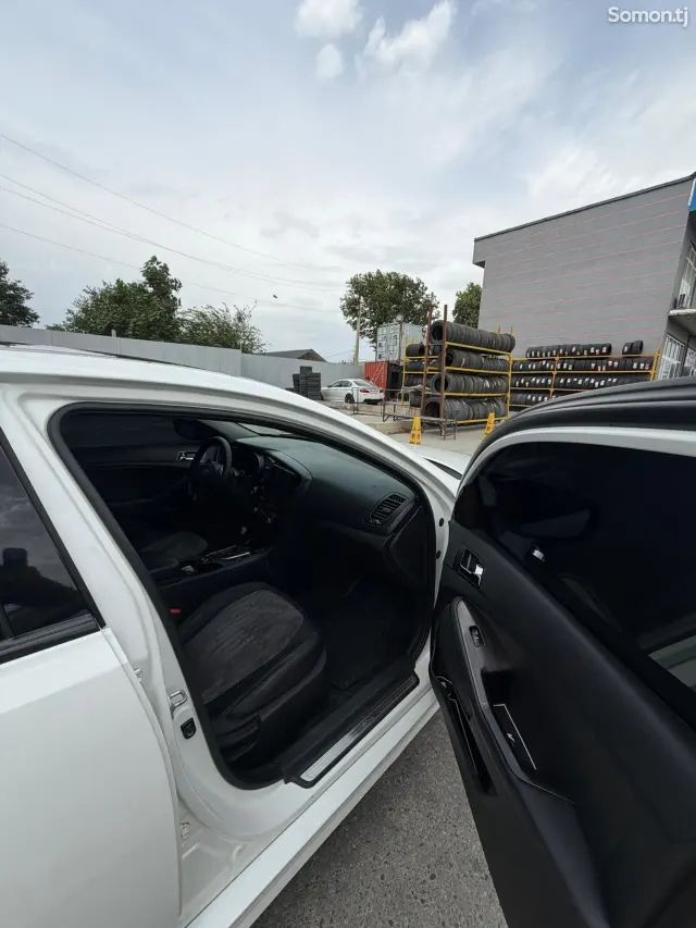 Kia K5 2012 · 2.0 AT