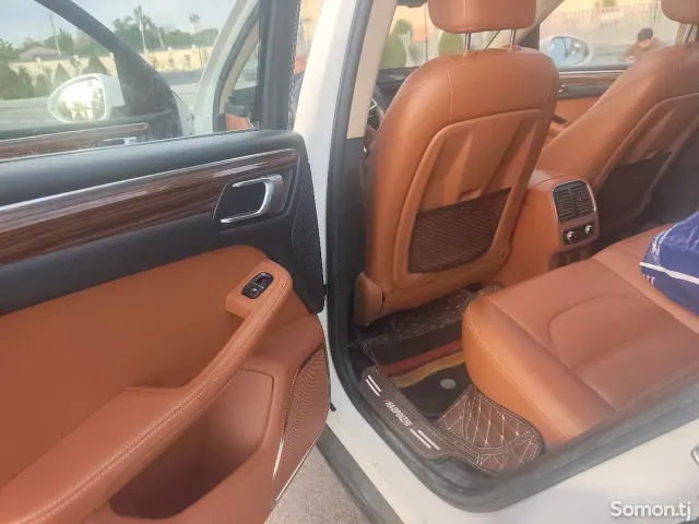 Zotye SR9 2016 · 2.0 AT