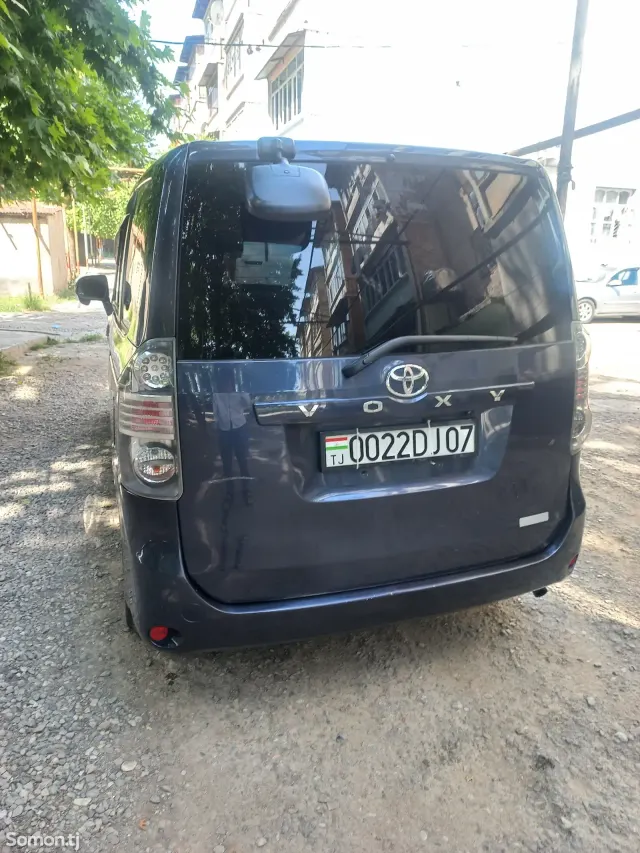 Toyota Voxy 2008 · 2.0 AT