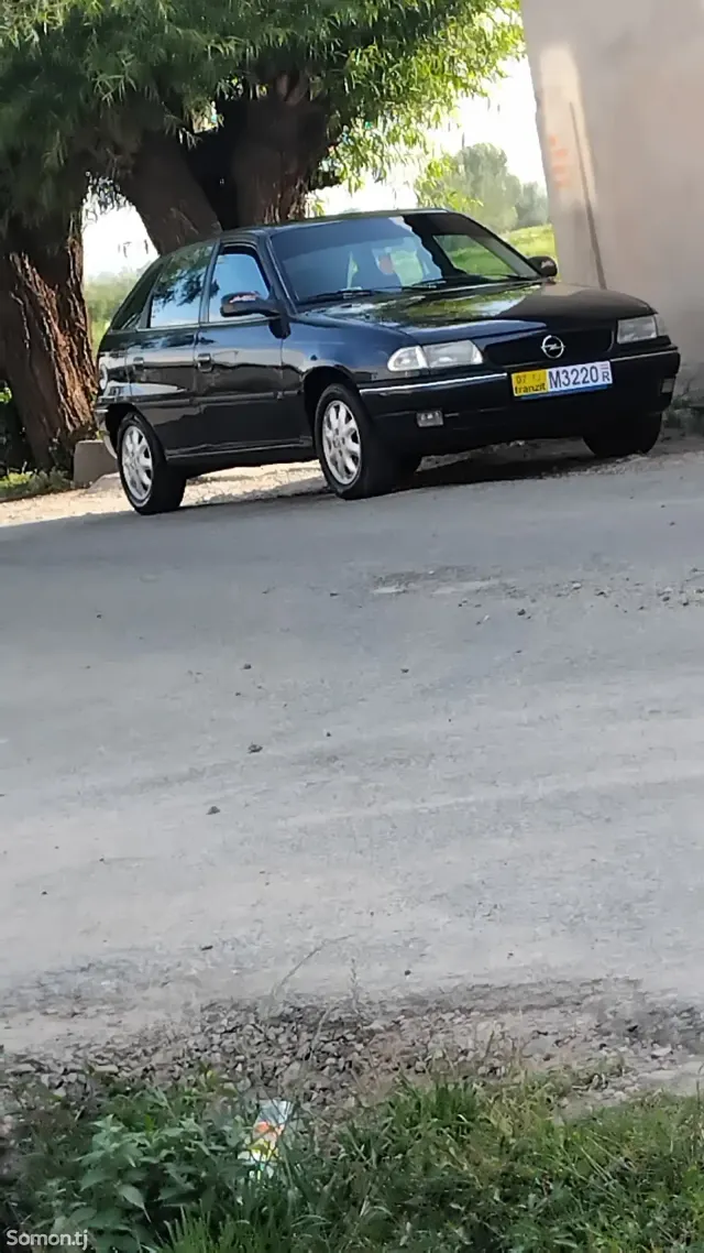Opel Astra F 1997 · 1.6 MT