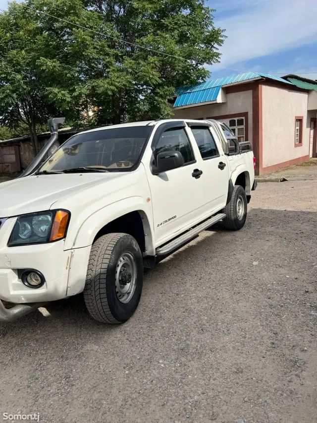 Toyota Hilux 2009 · 2.4 MT