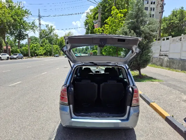 Opel Zafira 2006 · 1.6 MT