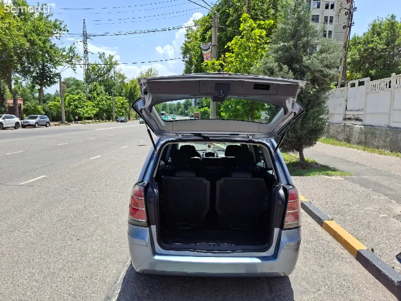 Opel Zafira 2006 · 1.6 MT