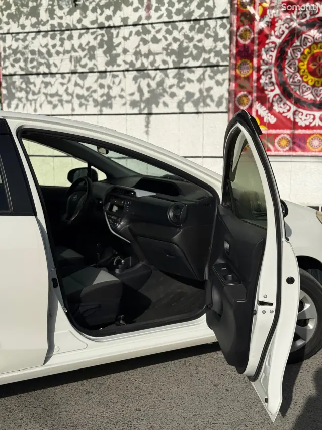 Toyota Aqua 2014 · 1.5 AT