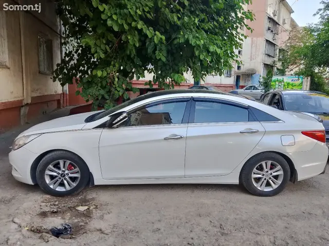 Hyundai Sonata 2011 · 2.0 AT