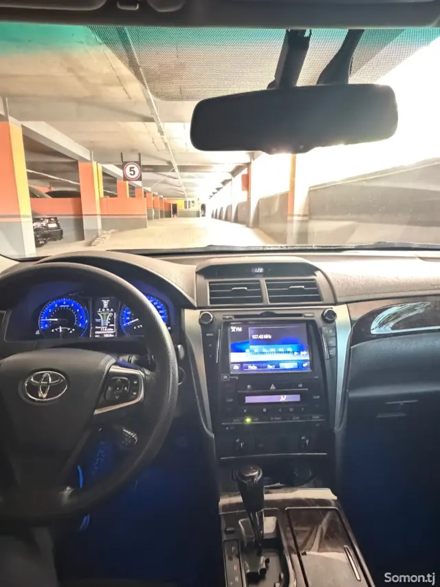 Toyota Camry 2015 · 2.5 AT