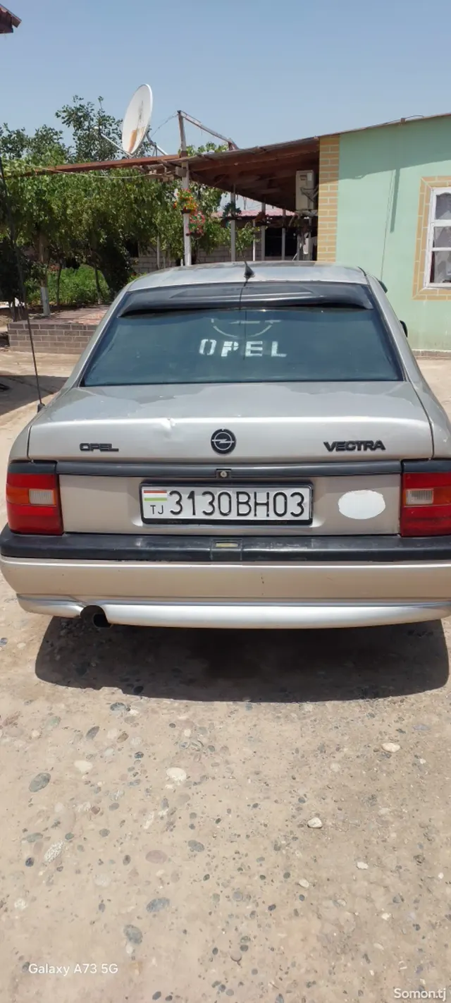 Opel Vectra A 1994 · 1.6 MT