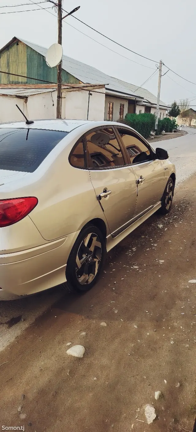 Hyundai Avante 2010 · 1.8 AT