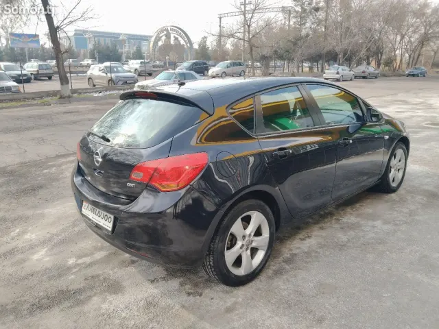 Opel Astra J 2010 · 1.4 MT