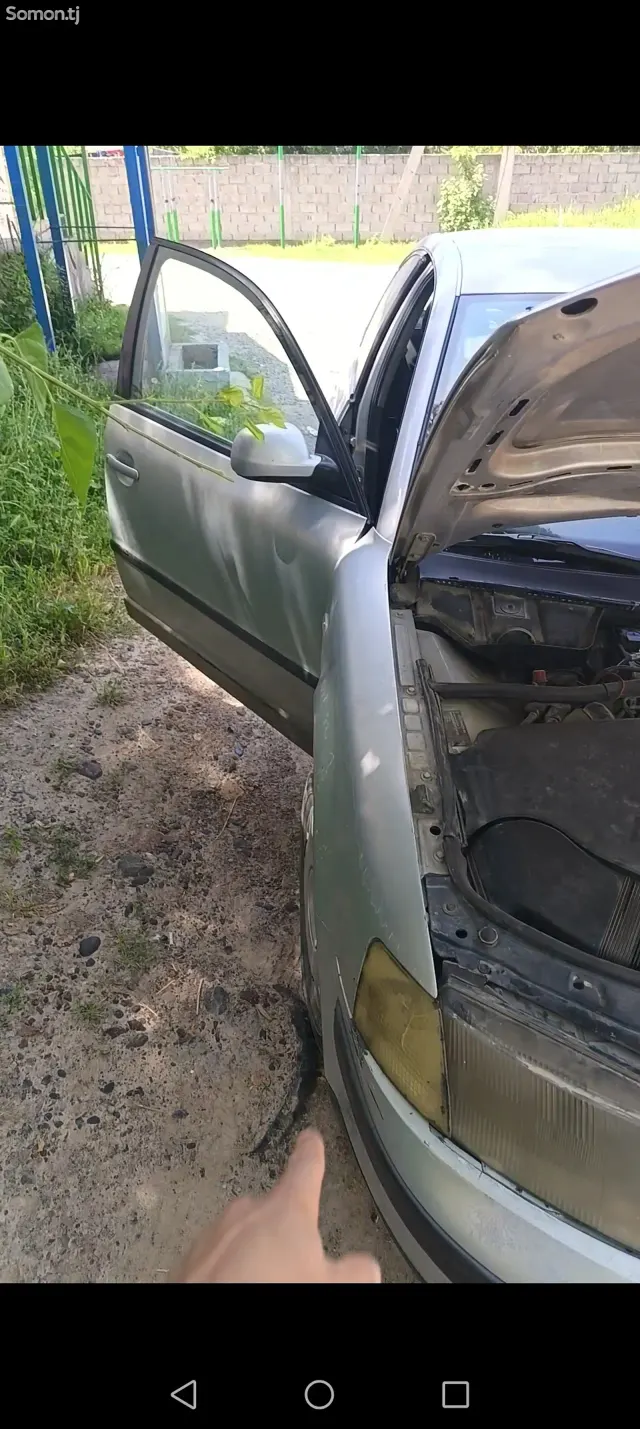Volkswagen Passat 1997 · 1.6 MT