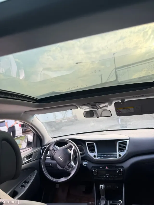 Hyundai Tucson 2015 · 1.6 AT