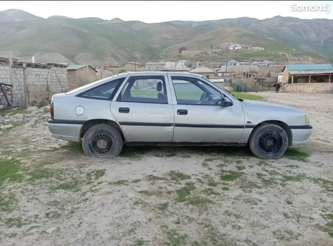 Opel Vectra A 1994 · 1.6 MT