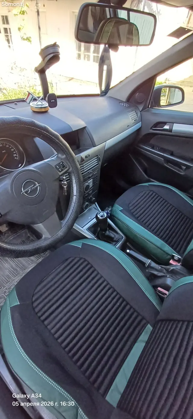 Opel Astra H 2006 · 1.9 MT