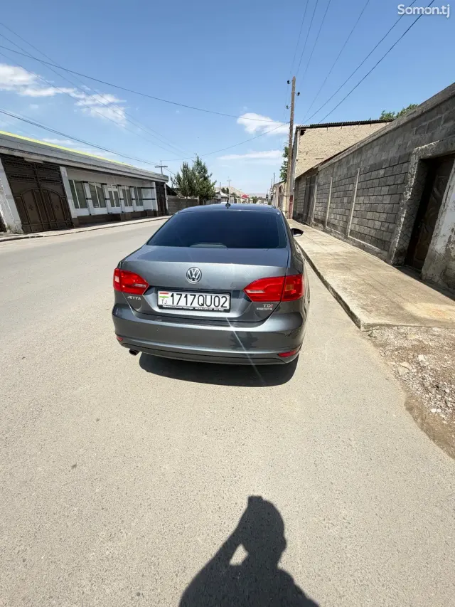 Volkswagen Jetta 2014 · 1.6 AT