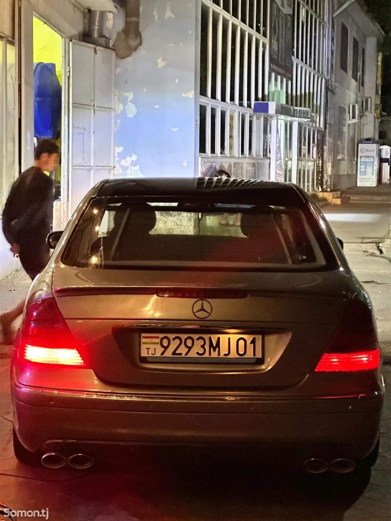 Mercedes-Benz E class 2004 · 3.2 AT