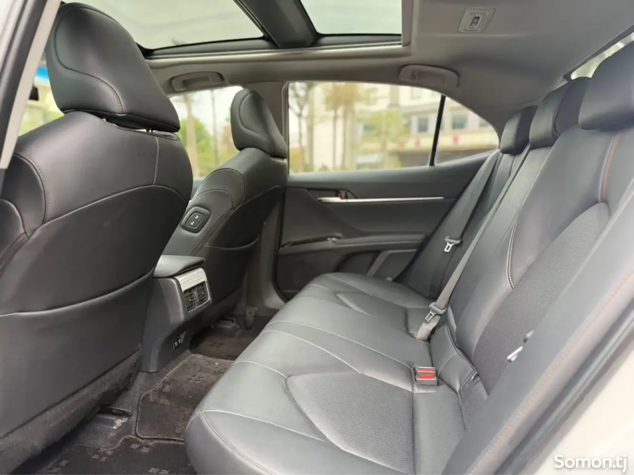 Toyota Camry 2018 · 2.5 AT