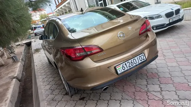 Opel Astra J 2013 · 1.4 AT