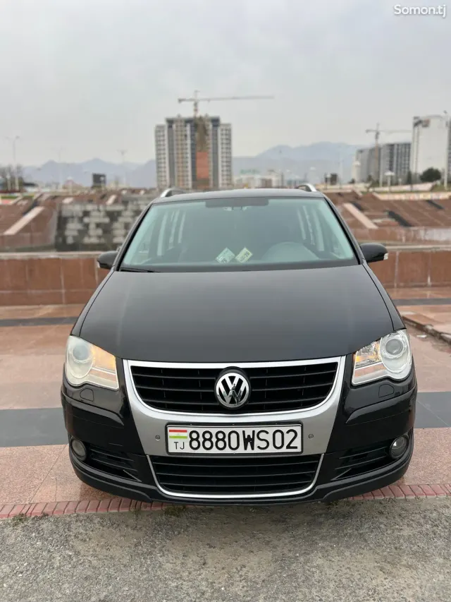 Volkswagen Touran 2008 · 1.9 AT