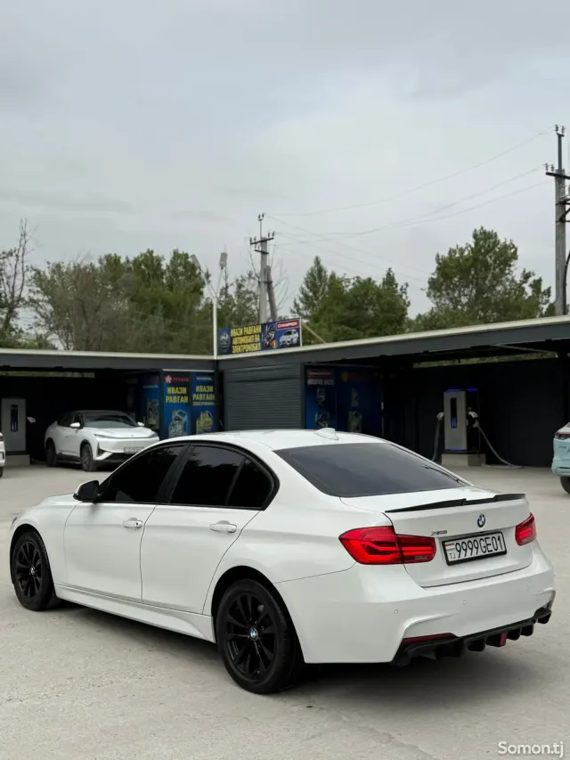 BMW 3 series 2018 · 2.0 AT