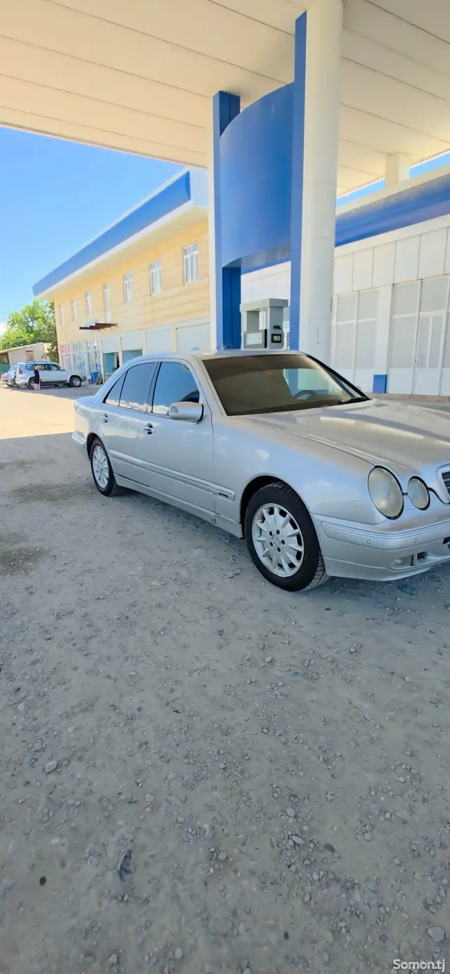 Mercedes-Benz E class 2000 · 2.0 AT