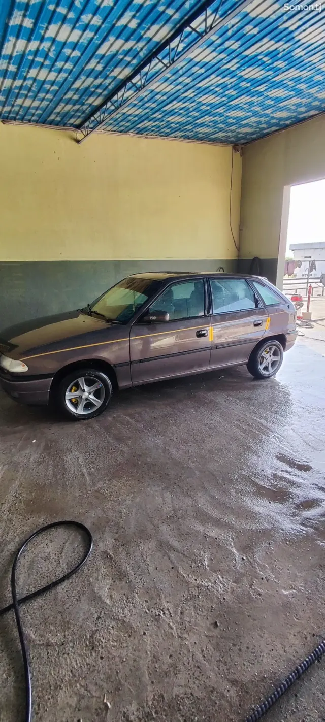 Opel Astra F 1997 · 1.6 MT