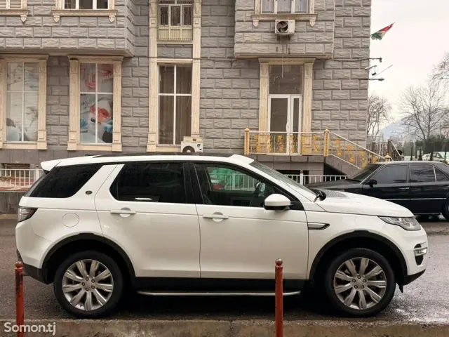 Land Rover Discovery 2016 · 2.0 AT