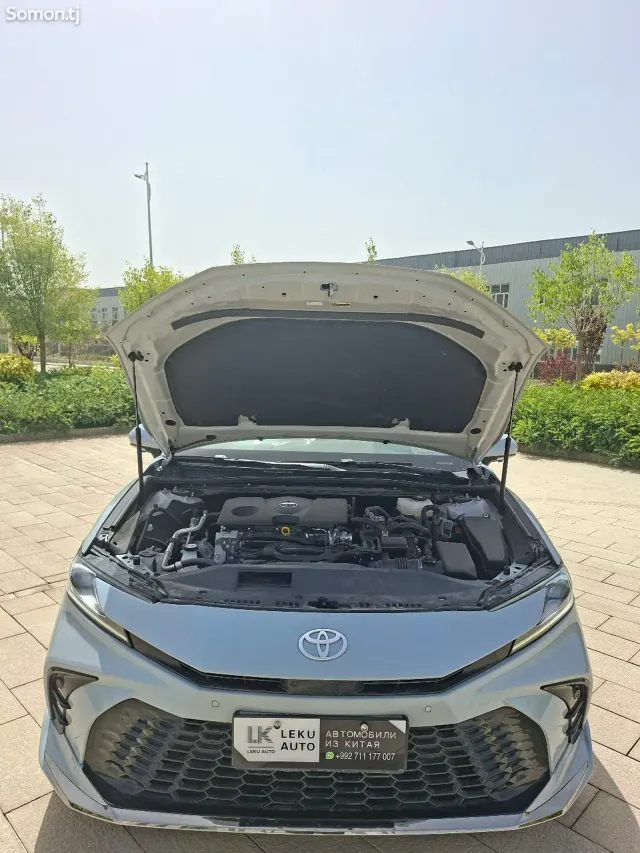 Toyota Camry 2025 · 2.0 AT