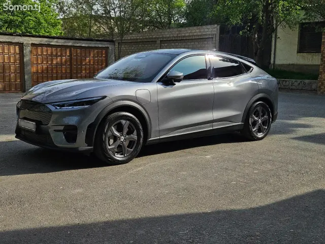 Ford Mustang 2022 · AT