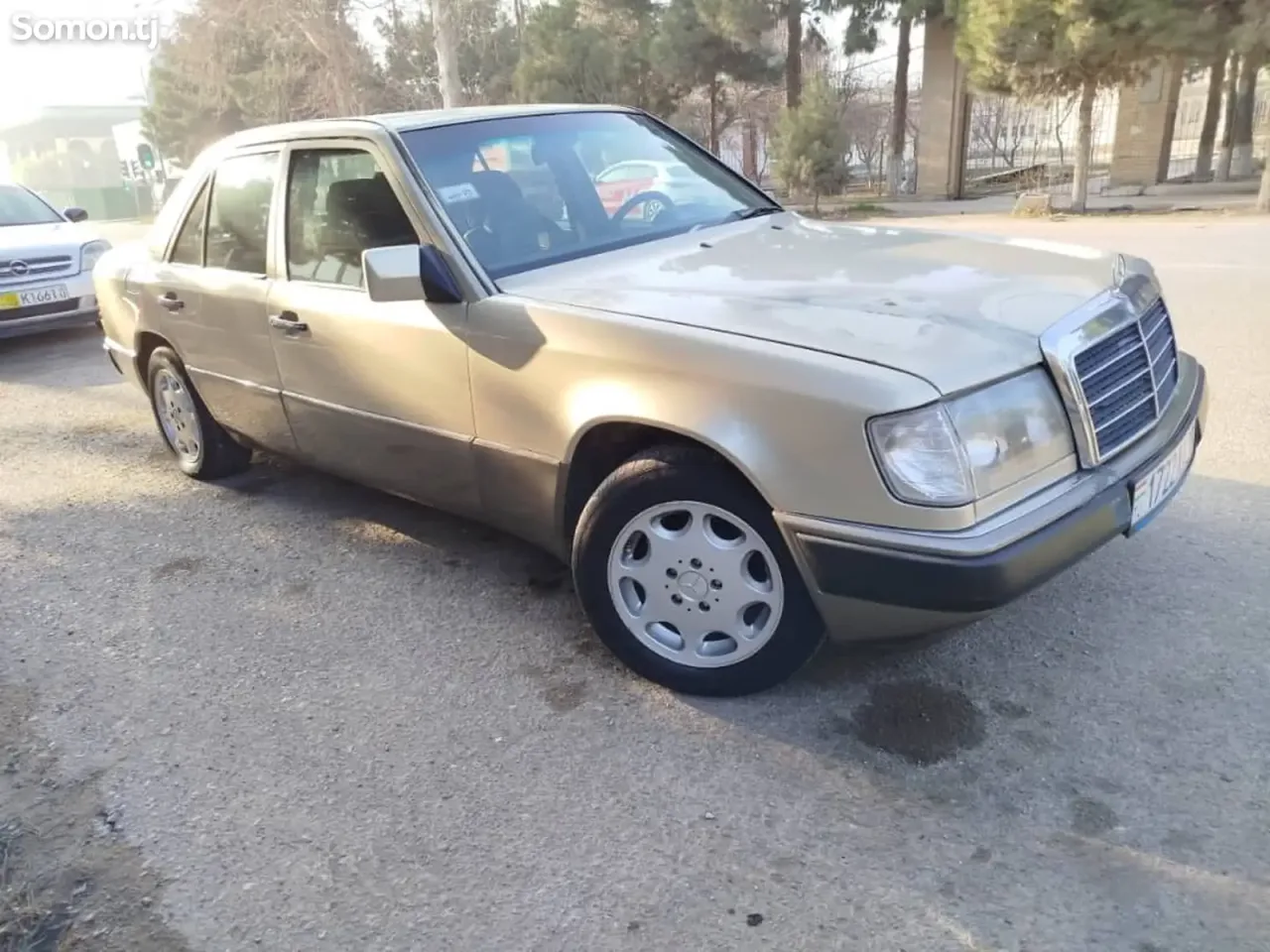 Mercedes-Benz W124 1992 · 2.3 MT