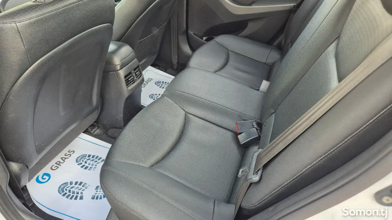 Hyundai Avante 2014 · 1.6 AT