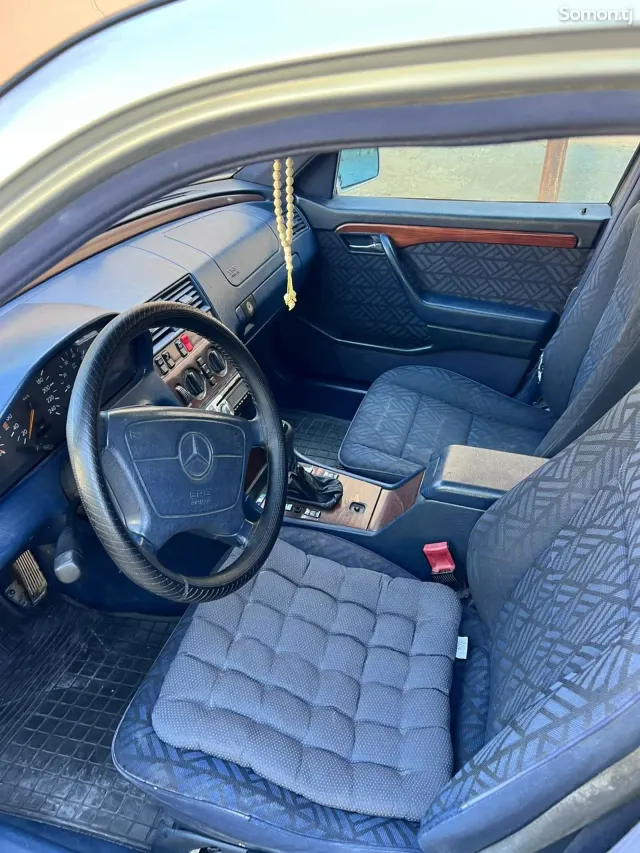 Mercedes-Benz CE class 1995 · 1.8 MT