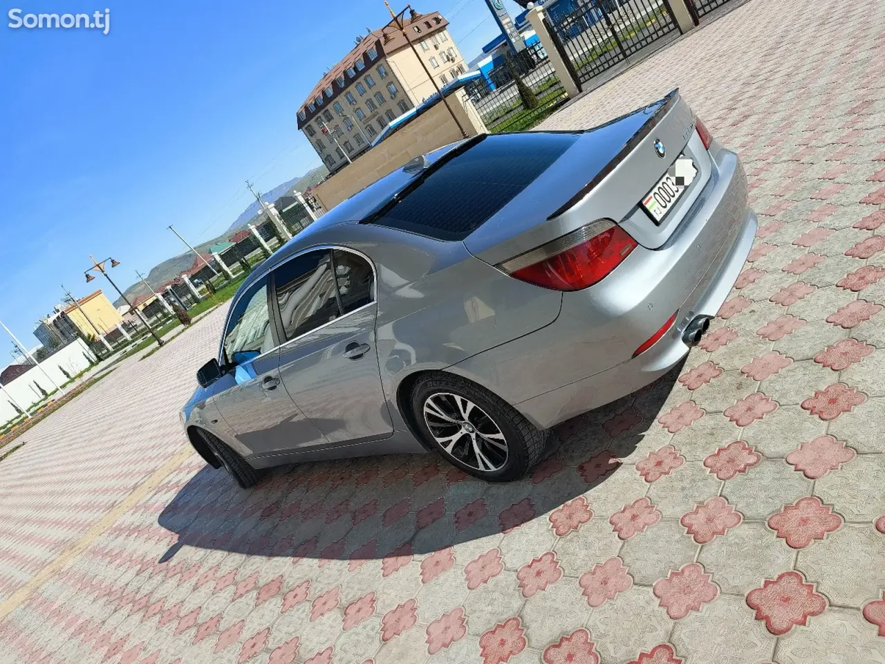 BMW M5 2004 · 2.5 AT