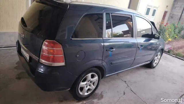 Opel Zafira 2007 · 2.2 MT