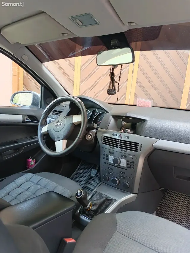 Opel Astra H 2006 · 1.3 MT