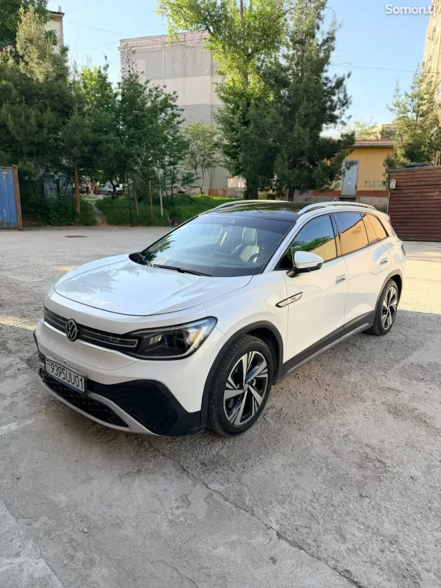 Volkswagen ID.6 2022 · AT