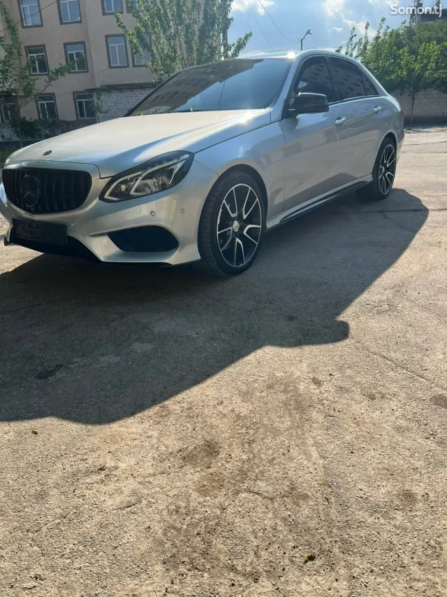 Mercedes-Benz E class 2015 · 3.5 AT