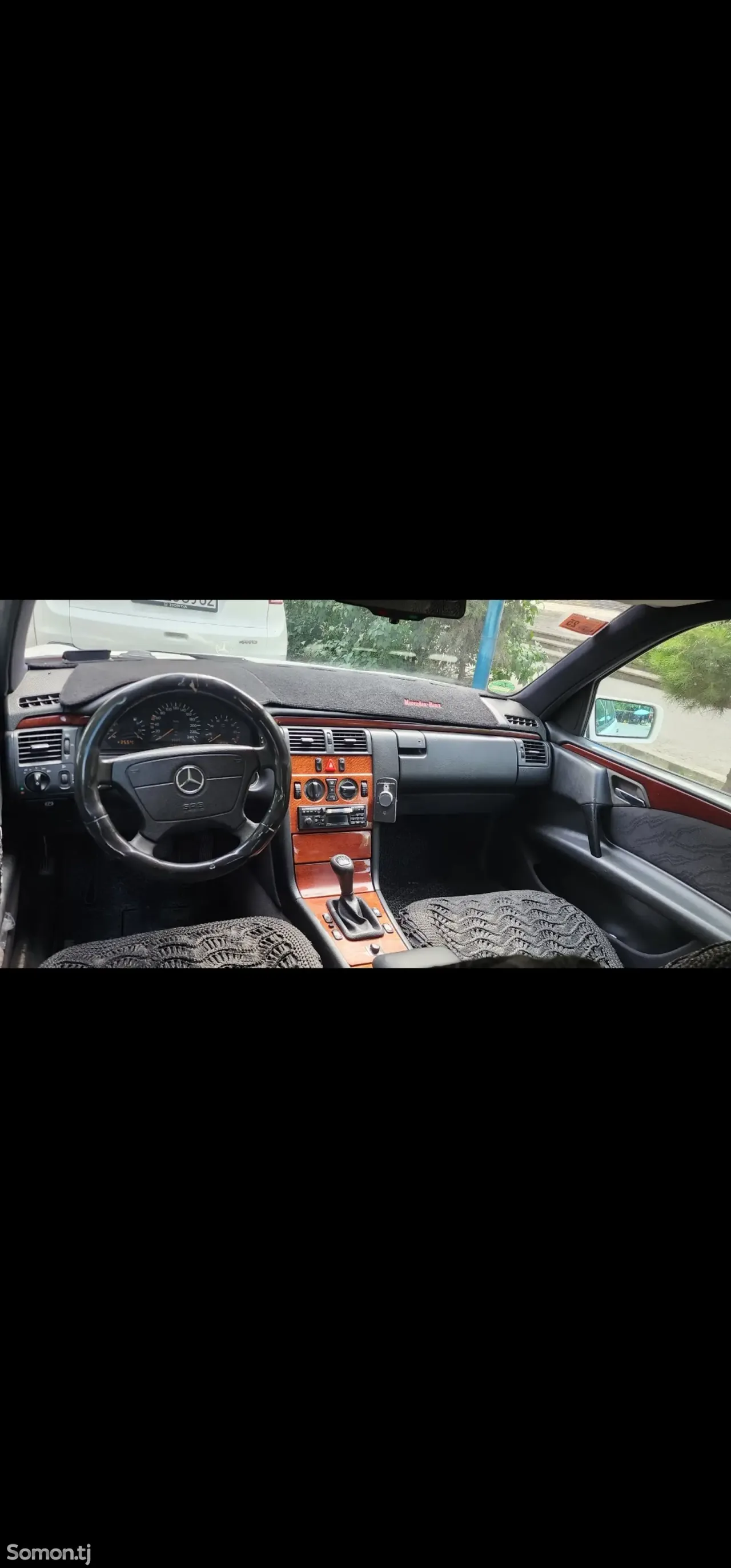 Mercedes-Benz E class 1997 · 2.0 MT